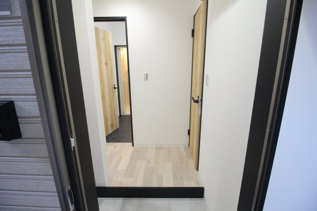 【玄関】 | Mew Style Apartments