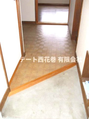 レジデンスサトウ Bの玄関