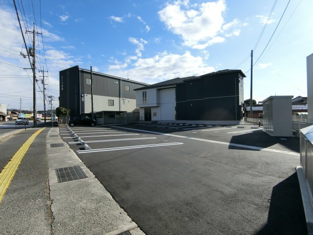 グランドマテリアルの駐車場