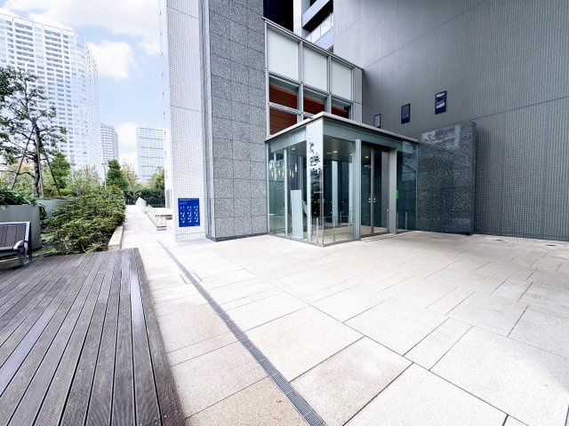 ワールドシティタワーズブリーズタワーマンションのエントランス