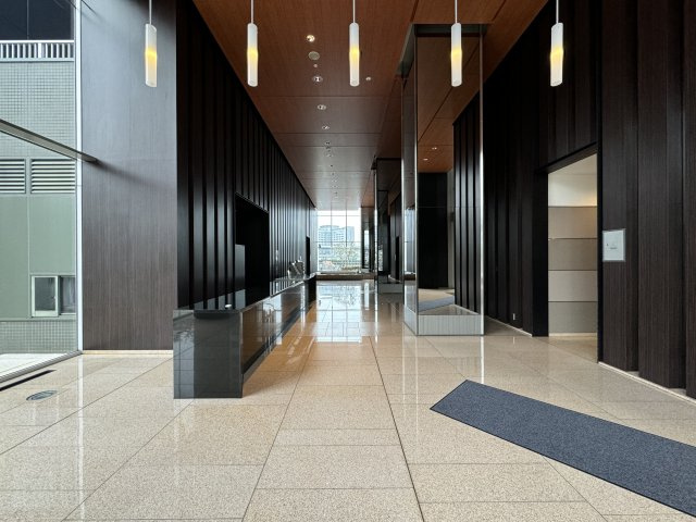 ワールドシティタワーズブリーズタワーマンションのエントランス