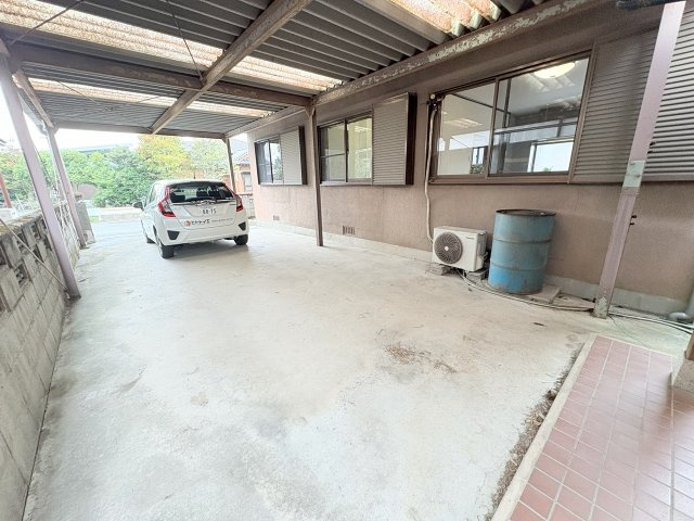 城島町六町原戸建の駐車場