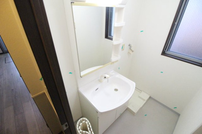 【洗面所】 | Wan's Style阿倍野 | 三面鏡付き独立洗面台