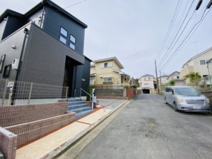 富里市日吉台５期　新築戸建の前面道路含む現地写真