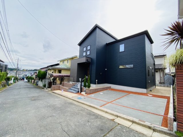 富里市日吉台５期　新築戸建の前面道路含む現地写真