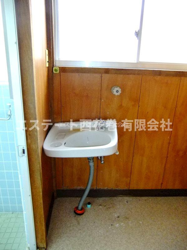 西大通り貸家の洗面所