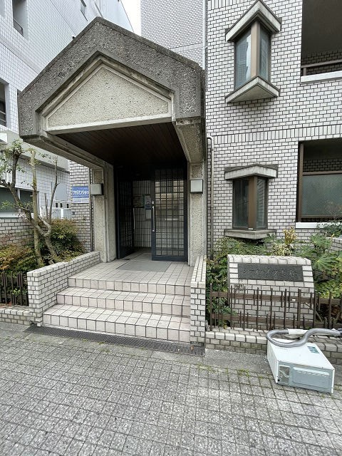 尼崎市南七松町１丁目の賃貸マンションの外観