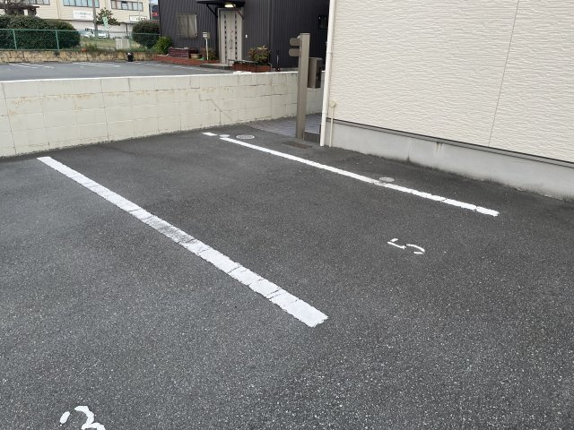 サンサージュ北条の駐車場