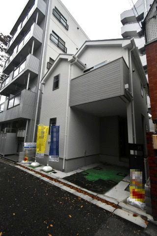 南烏山3丁目・新築戸建ての前面道路含む現地写真