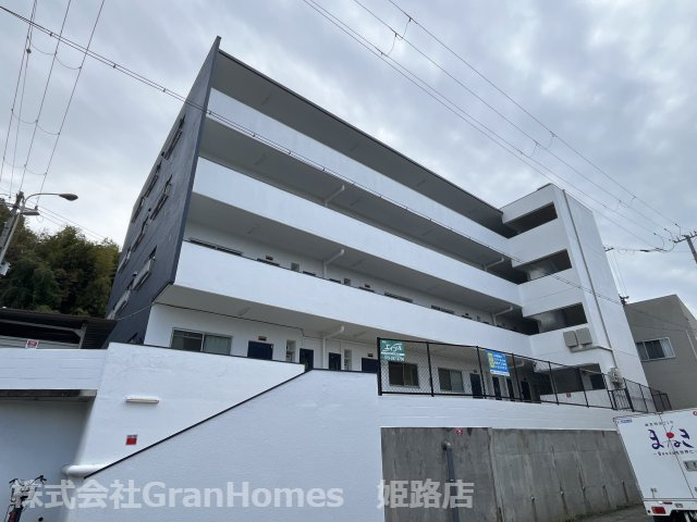クロバーハイツの外観