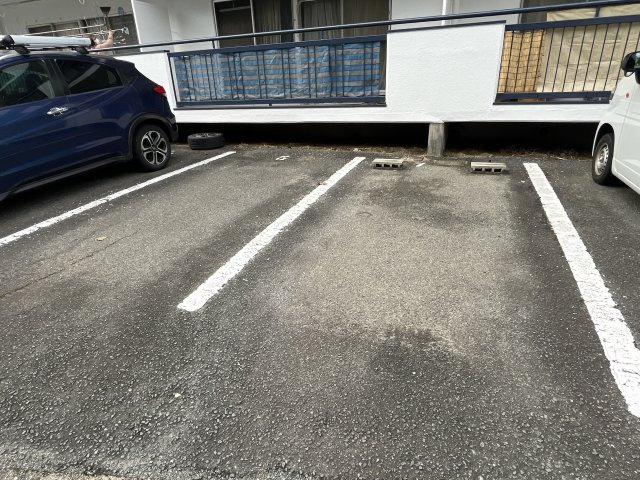 クロバーハイツの駐車場