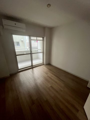 インベスト北梅田の居間・リビング