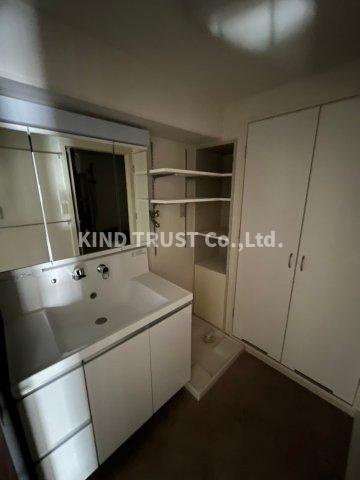 日商岩井南森町マンションの洗面所|明るい洗面所です