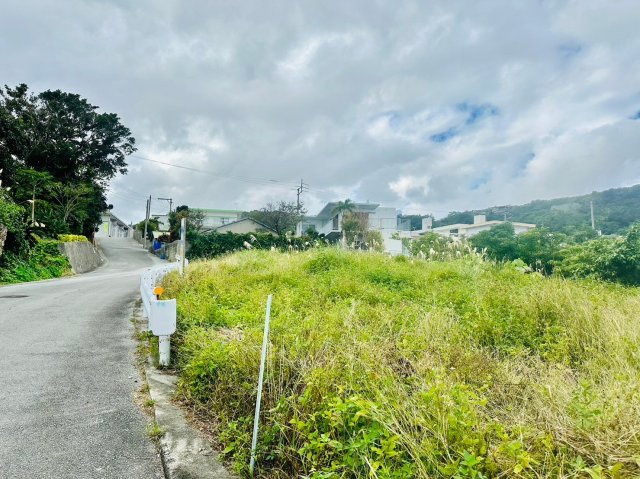 南城市知念志喜屋【限定１区画】の前面道路含む現地写真|前面道路含む現地写真です