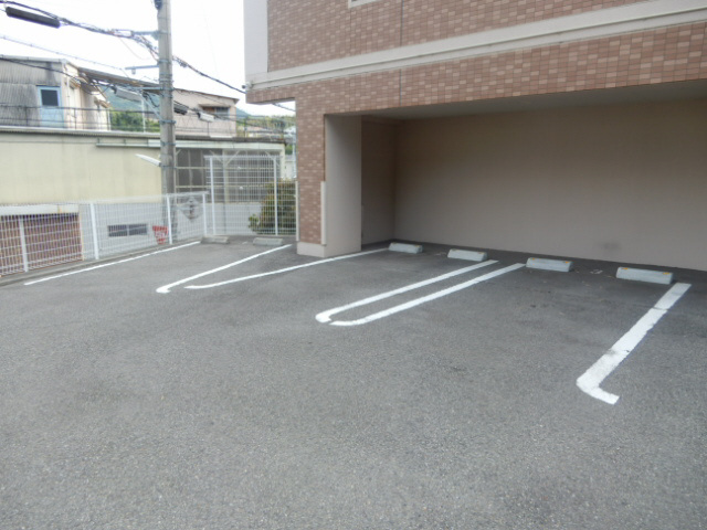 ガーデンコートの駐車場