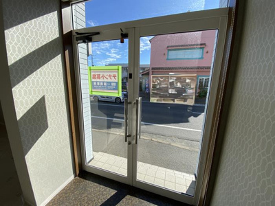 【エントランス】 | Ｃ－２ビル | 梅が丘通りに面した入口