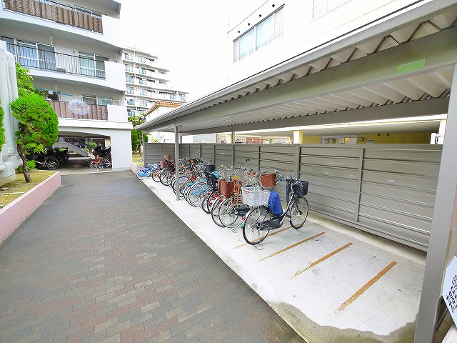 グリーンコーポ奈良第2二番館のその他共用部分|屋根付き駐輪場あり