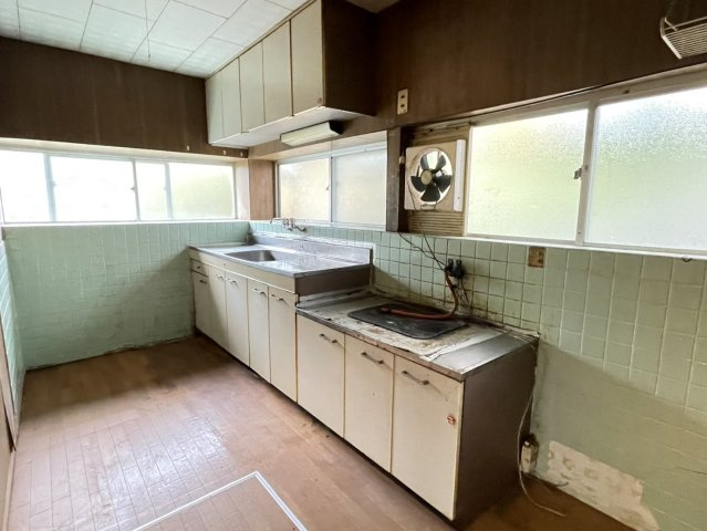 西伯郡南部町天萬中古戸建のキッチン