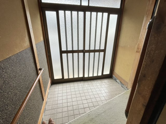 西伯郡南部町天萬中古戸建の玄関