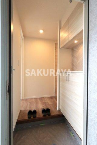 エコーハイツC棟の玄関|2025年撮影。現況と異なる場合がございます。