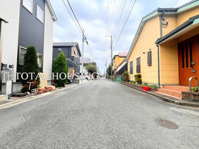 【前面道路含む現地写真】 | 三鷹市上連雀9丁目　中古戸建　全1棟
