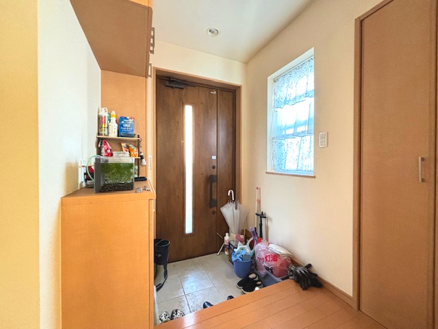 秦野市東田原　中古戸建の玄関|シンプルで使いやすい玄関です