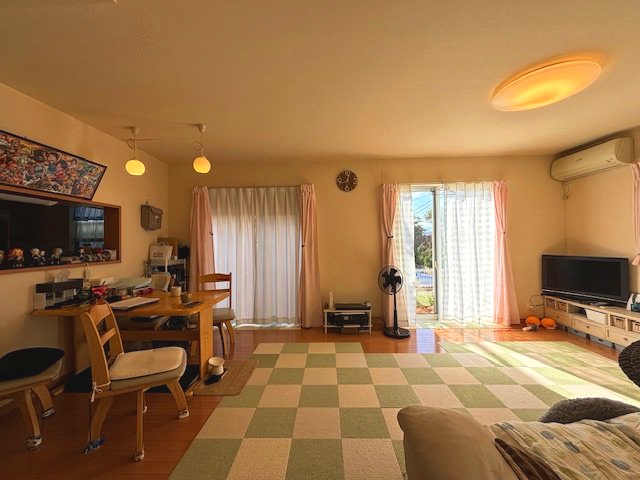 秦野市東田原　中古戸建の居間・リビング|ゆったり過ごせる居間です