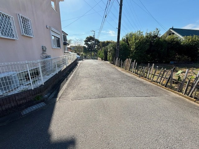 秦野市東田原　中古戸建の前面道路含む現地写真|前面道路含む現地写真です