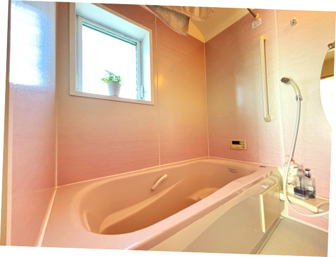 秦野市東田原　中古戸建の浴室|落ち着いた空間のお風呂です