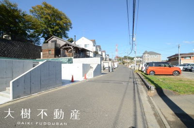 【前面道路含む現地写真】 | 綾瀬市深谷上１丁目　売地　全２区画【仲介手数料無料】