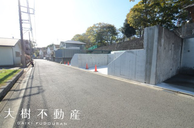 【前面道路含む現地写真】 | 綾瀬市深谷上１丁目　売地　全２区画【仲介手数料無料】
