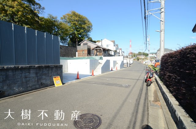 【前面道路含む現地写真】 | 綾瀬市深谷上１丁目　売地　全２区画【仲介手数料無料】