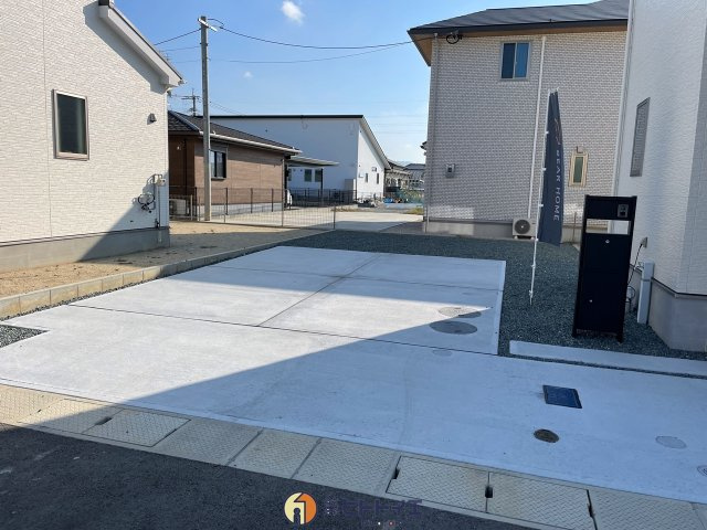 リナージュLの駐車場