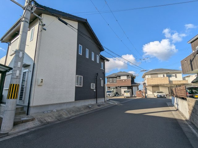 和歌山市中筋日延・中古戸建・115243の前面道路含む現地写真