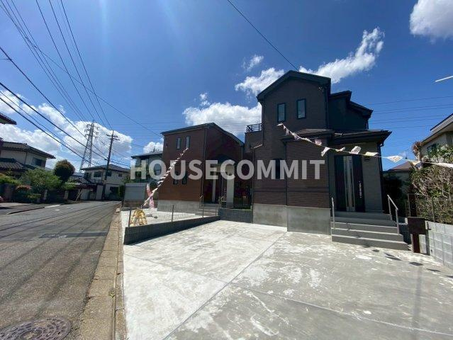 成田市玉造Ⅱ　１号棟の前面道路含む現地写真