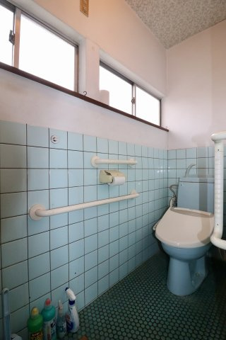 足利市葉鹿町の中古一戸建のトイレ|安心のバリアフリー仕様となっております(^^)
