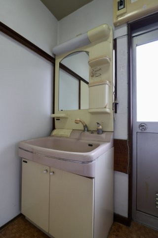 足利市葉鹿町の中古一戸建の独立洗面台