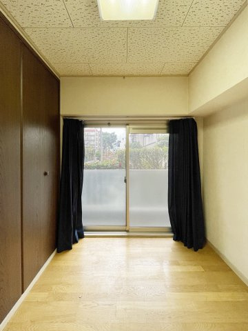 スターハイツ住吉川の洋室|落ち着いた色調の洋室です