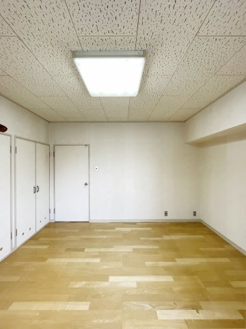 スターハイツ住吉川の洋室|使い勝手のいい洋室です