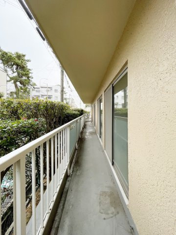 スターハイツ住吉川のバルコニー|外からの目が気にならないバルコニーで洗濯物が干せます