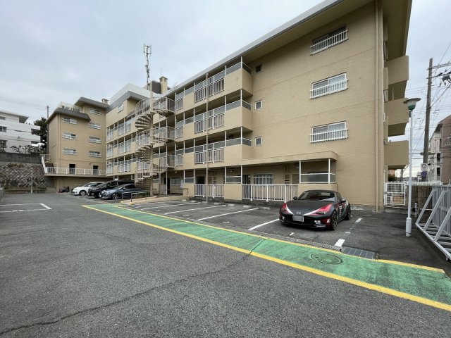 スターハイツ住吉川の駐車場