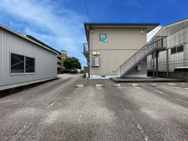 シャーメゾン札場B棟の駐車場