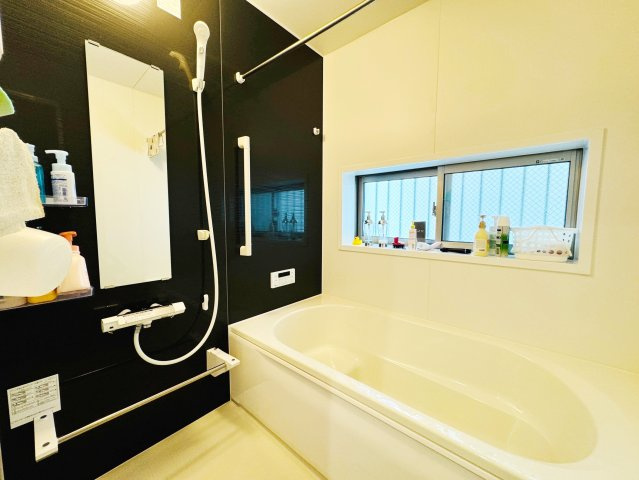 『練馬区中古戸建て』練馬区西大泉4【仲介手数料無料】　練馬区西大泉４丁目　の浴室|1坪以上のユニットバス。ゆったり足を伸ばして入浴出来ます。～仲介手数料無料☆八王子ひなた不動産～練馬区西大泉４丁目　中古戸建
