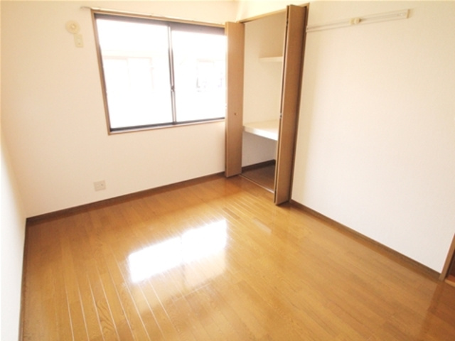 宗像市土穴３丁目のアパートの洋室
