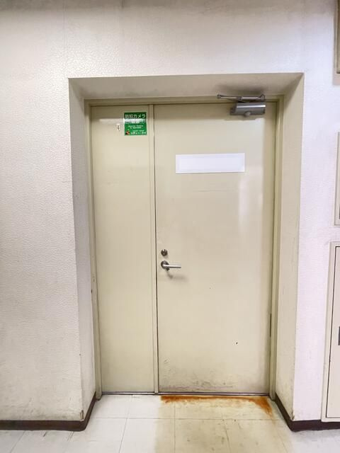 中町武井ビルの玄関