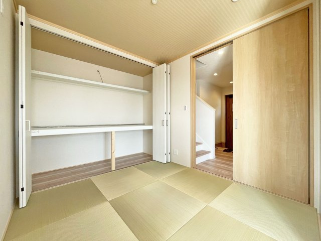 西宮市苦楽園四番町新築一戸建て│4LDK+駐車2台可の和室|家事スペースやお子様のキッズスペース等、様々な用途に使えます。畳があることでフローリングにはない「優しい感触や自然の温かさ」を感じることができます。