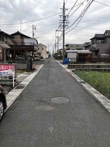 ６４３０３　羽島郡笠松町長池土地の前面道路含む現地写真