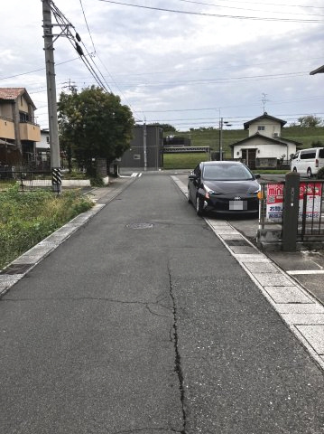 ６４３０３　羽島郡笠松町長池土地の前面道路含む現地写真