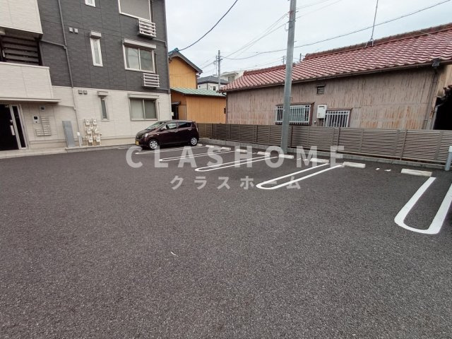 グランジット　エヌの駐車場