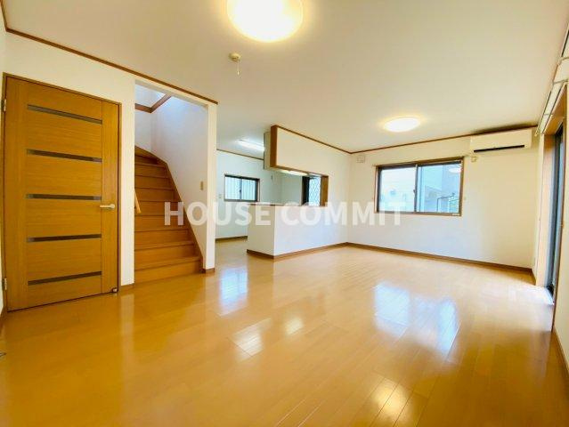 富里市七栄中古戸建の居間・リビング